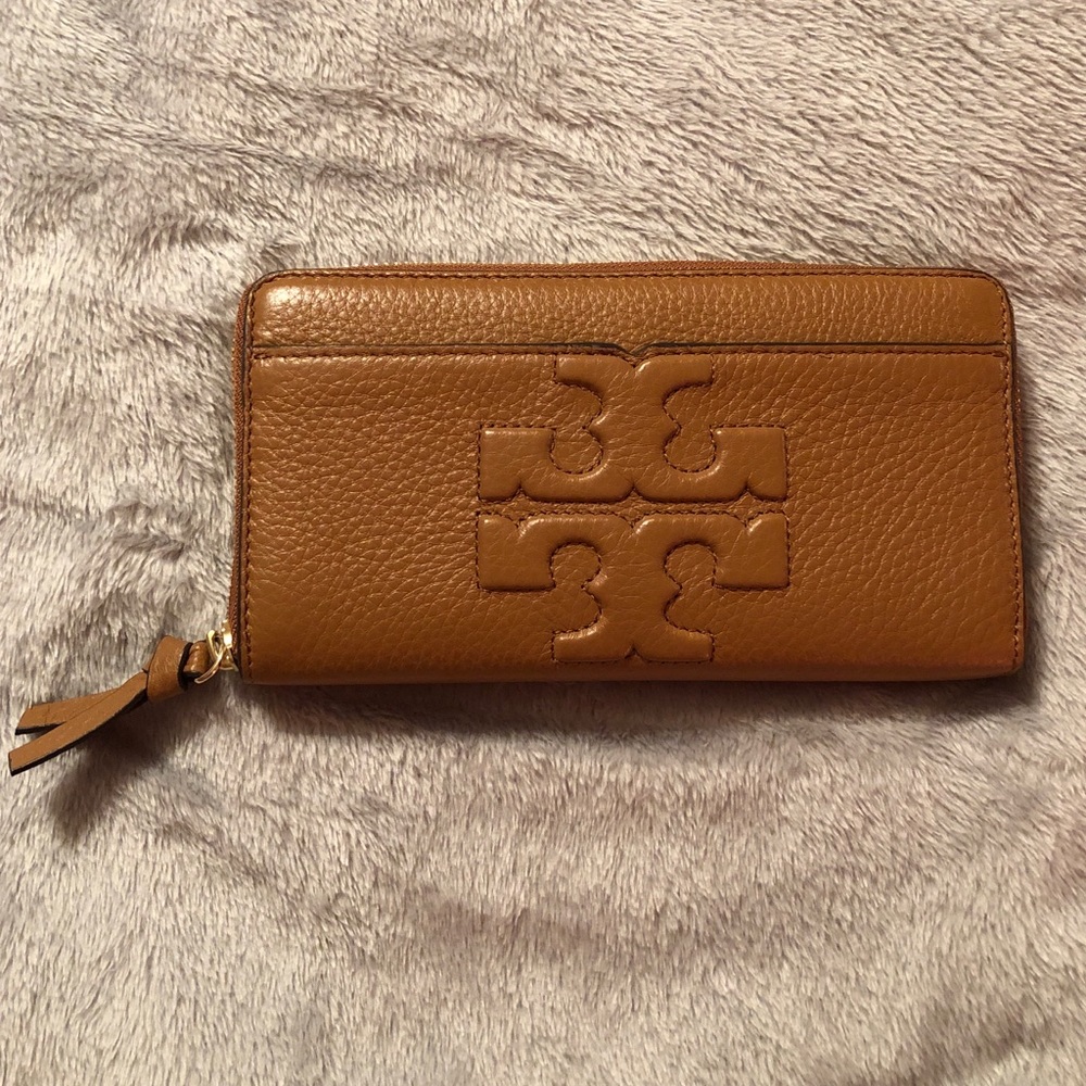 Authentic Tory Burch Bombe-T Wallet